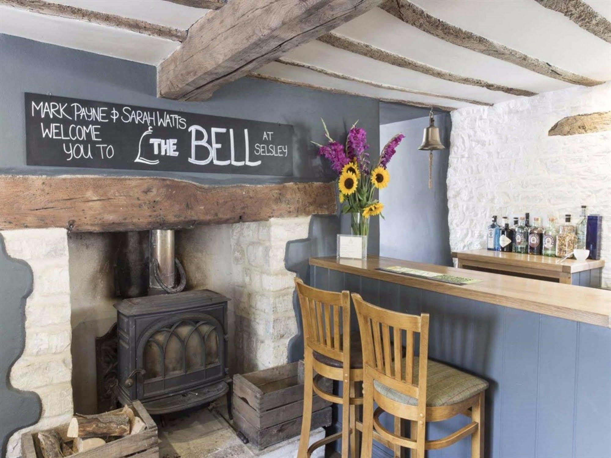 The Bell Inn Stroud  Bagian luar foto